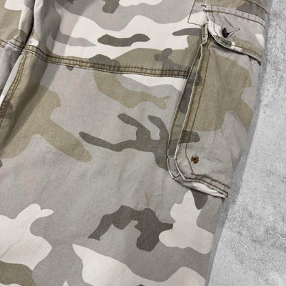 Baggy camo No Boundaries cargo pants W36L28 khaki grey camouflage loose y2k style cargos utility