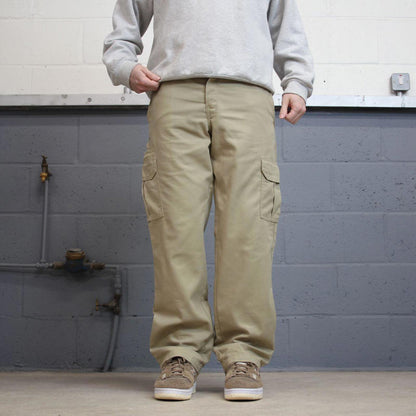 Beige Dickies cargo pants W34L30 twill style 90s skater work pants loose American workwear