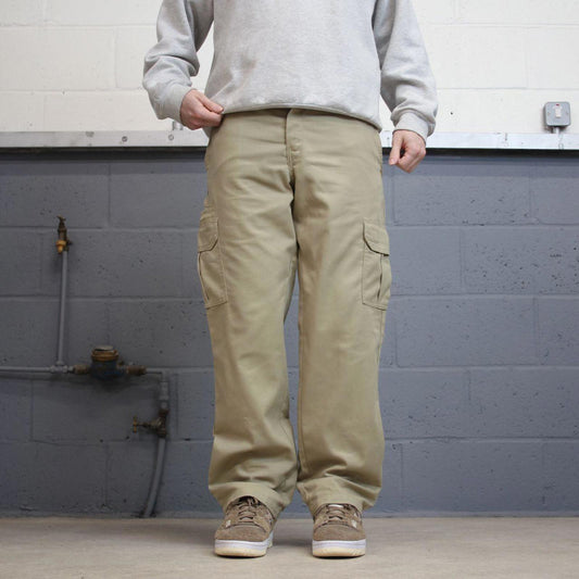 Beige Dickies cargo pants W34L30 twill style 90s skater work pants loose American workwear