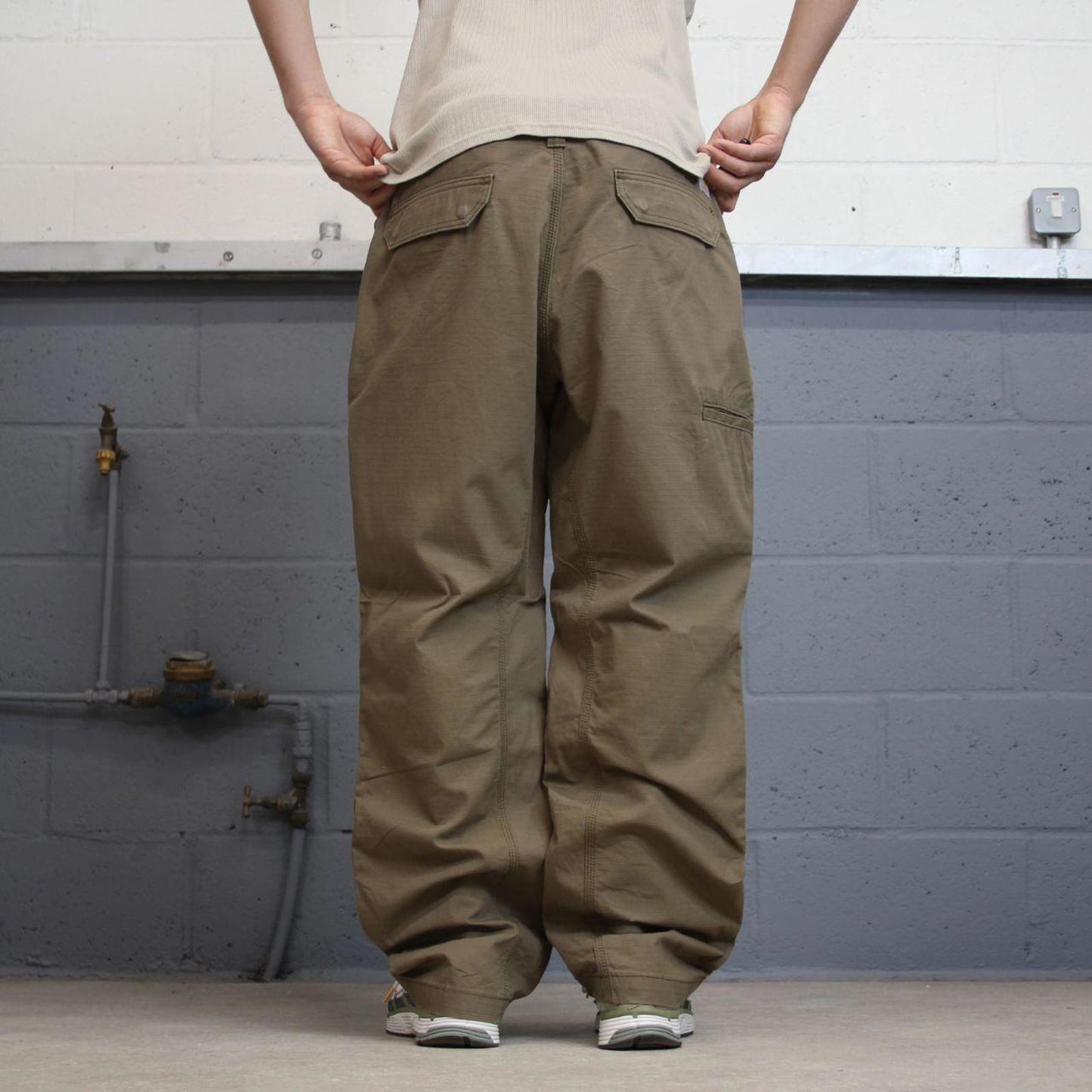 Mens Carhartt cargo pants W38 L31 khaki relaxed 90s style cargos