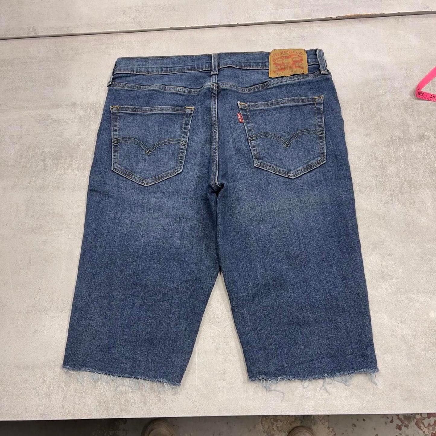 Mens Levi’s jorts W33