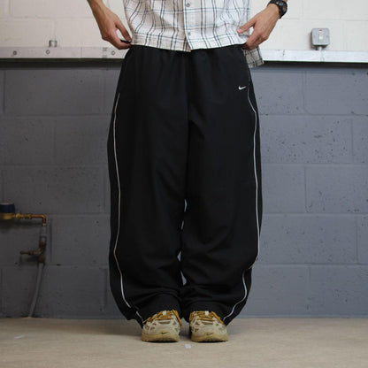Y2K baggy Nike tracksuit bottoms black wide leg XXL Mesh lining drawstring waist swoosh logo