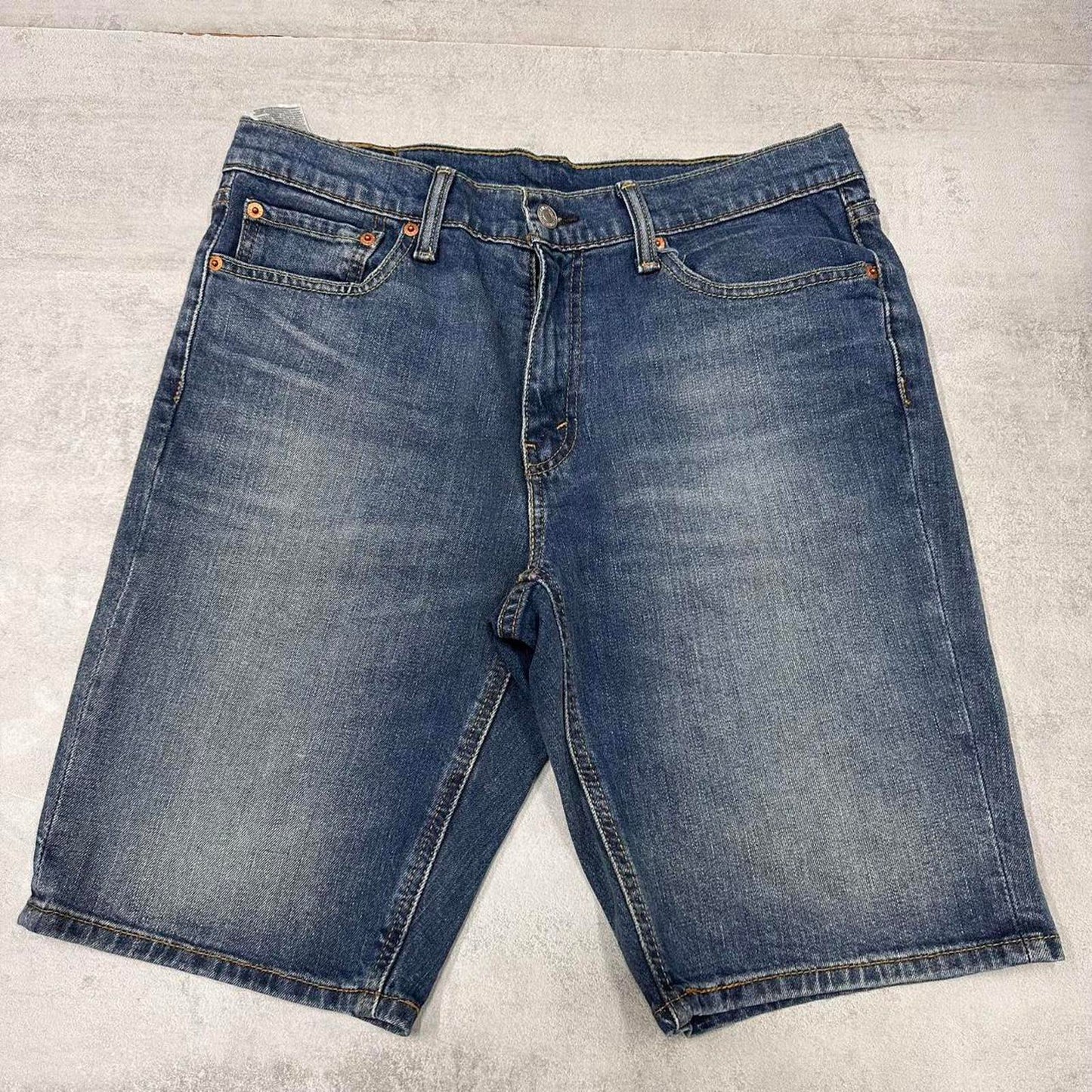 Mens Levi’s jorts W33