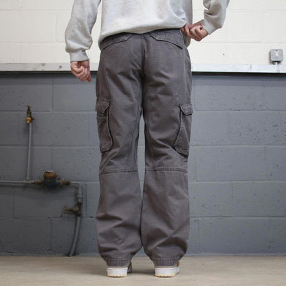Grey Carhartt cargo pants W31L32 relaxed 90s style skater loose leg cargos patch logo