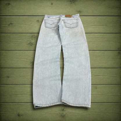 Vintage Levi’s 505 jeans straight leg light wash blue Straight fit 5 pocket pants, paper tag