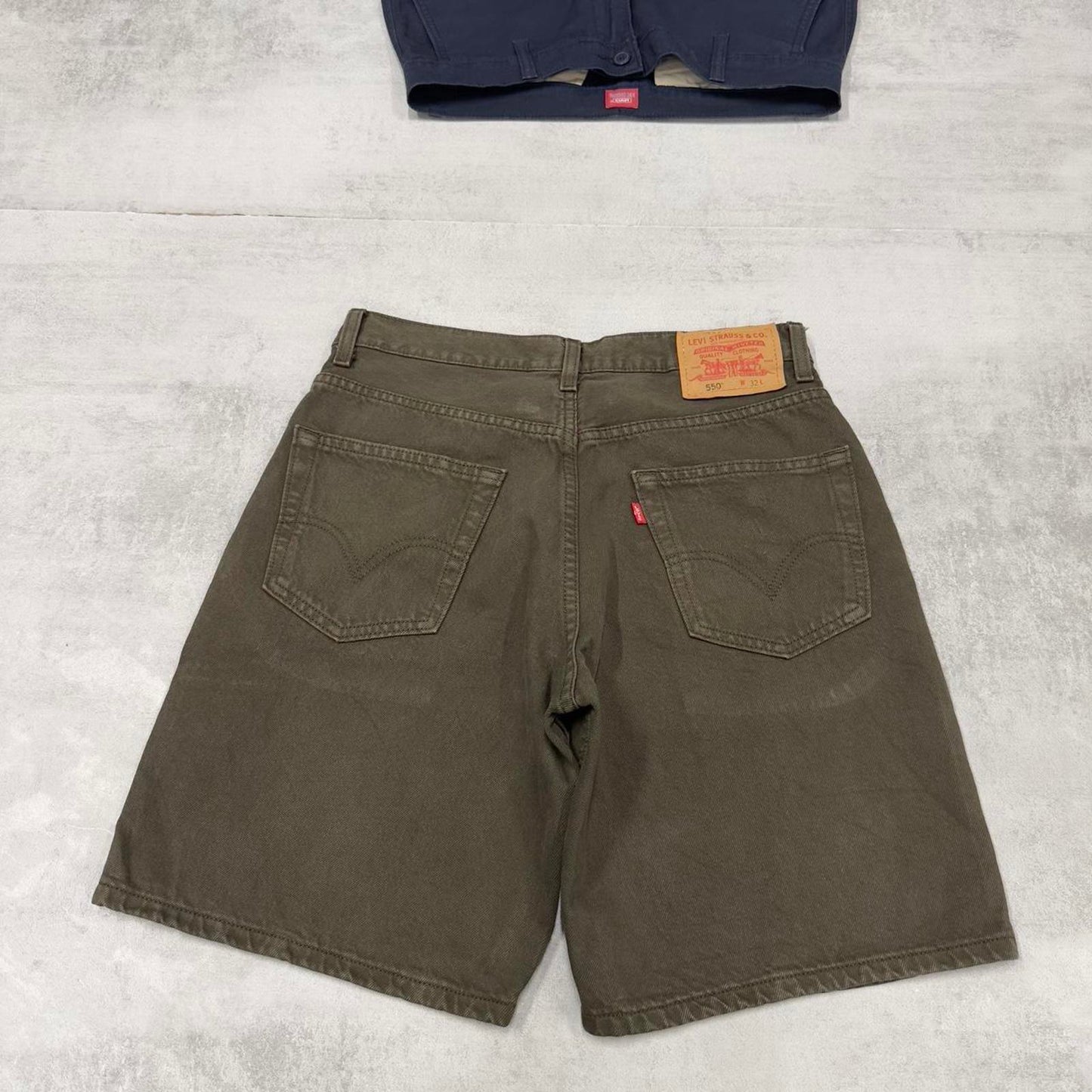 Vintage Levi's 550 denim jean shorts W31 green denim 90s style jorts red tab logo