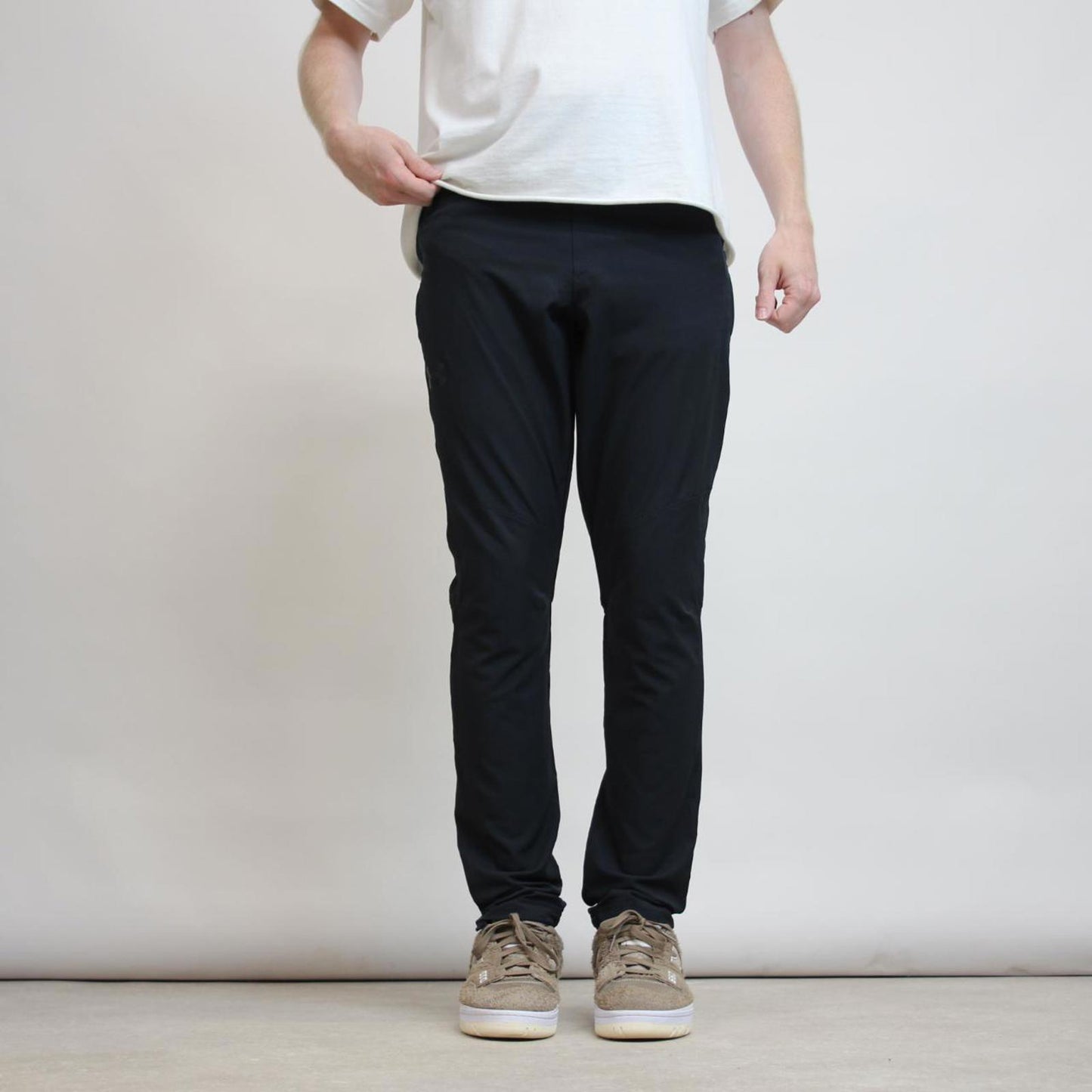 Black Under Armour trackies S
