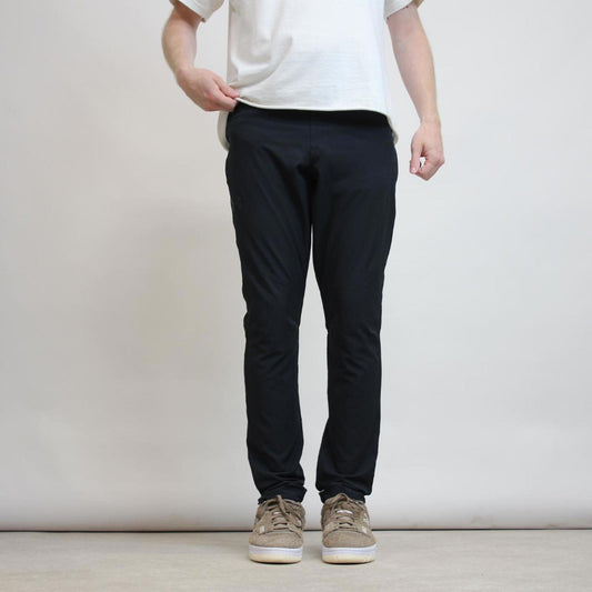 Black Under Armour trackies S