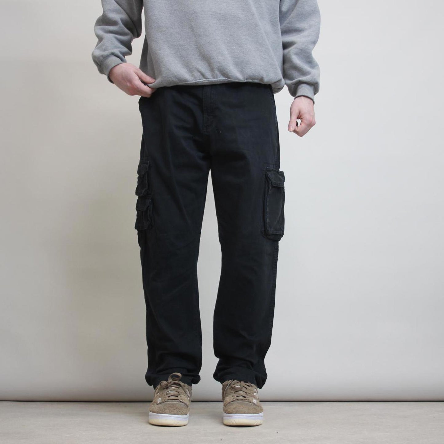 Wrangler cargo pants W38 L32 black regular taper cargo skate style pants