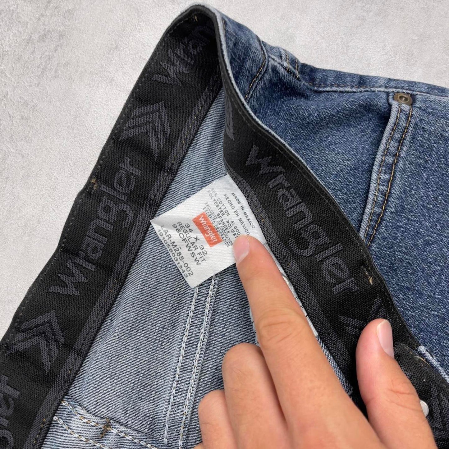 Loose Wrangler jorts W34