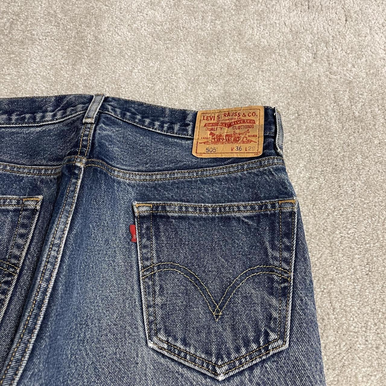 Y2K Levi’s 505 jeans blue starched denim W34L29 100% cotton straight fit 5 pocket belt loops red tab