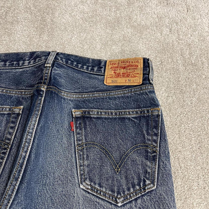 Y2K Levi’s 505 jeans blue starched denim W34L29 100% cotton straight fit 5 pocket belt loops red tab