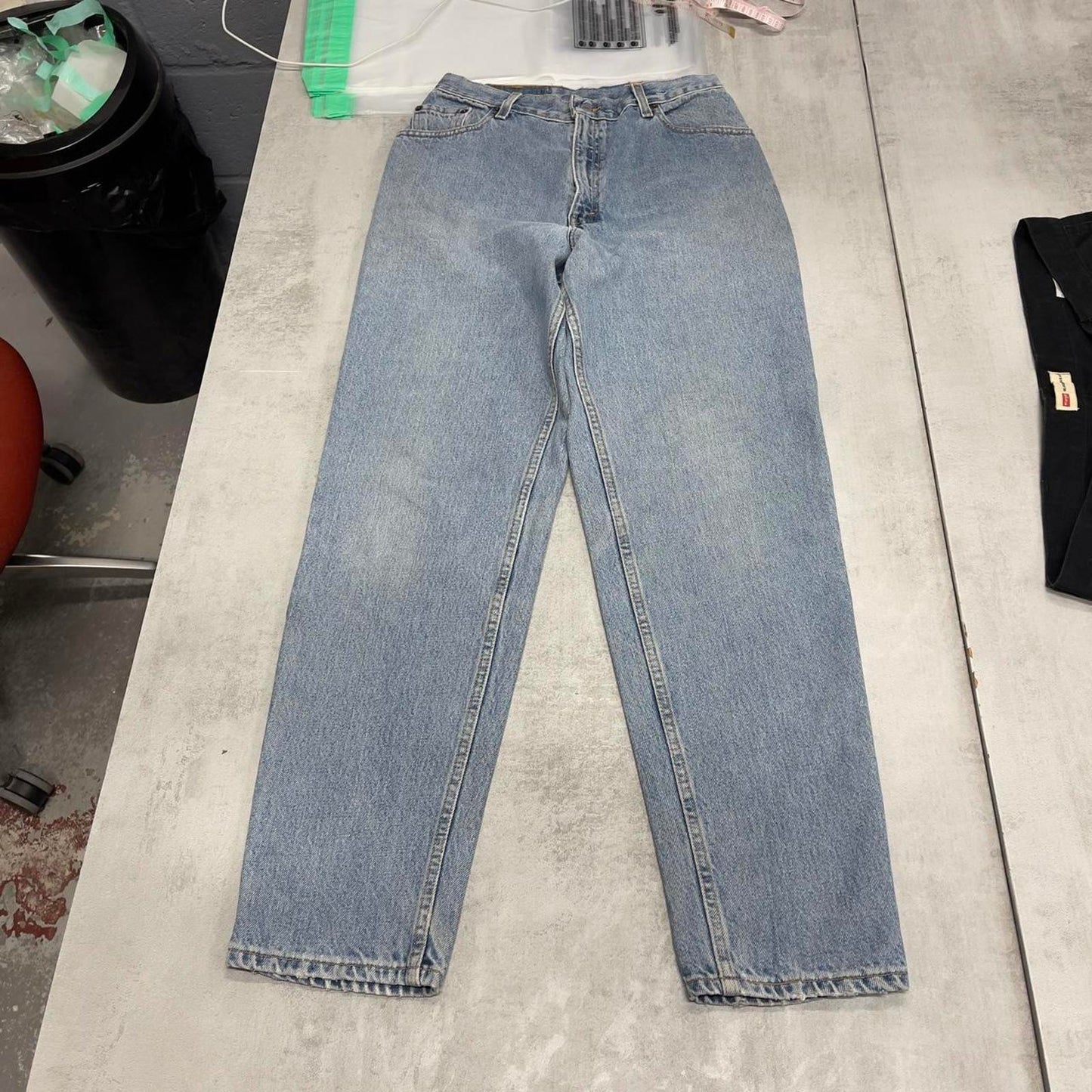 Blue Levi's 550 jeans W28L31 denim 90s style red tab logo jeans