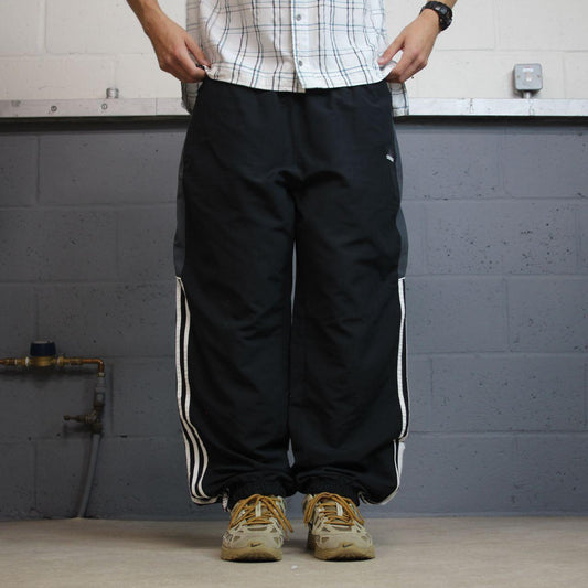 Adidas tracksuit bottoms black Y2K XL Embroidered logo, pockets, drawstring & elasticated waist