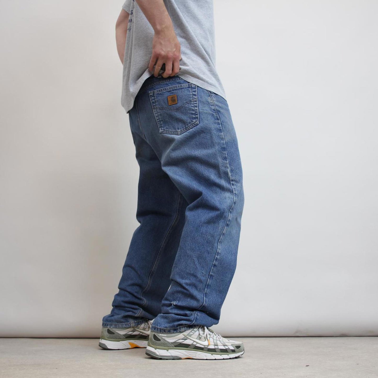 Blue vintage Carhartt jeans W40 L32 Loose traditional fit thick denim work jeans