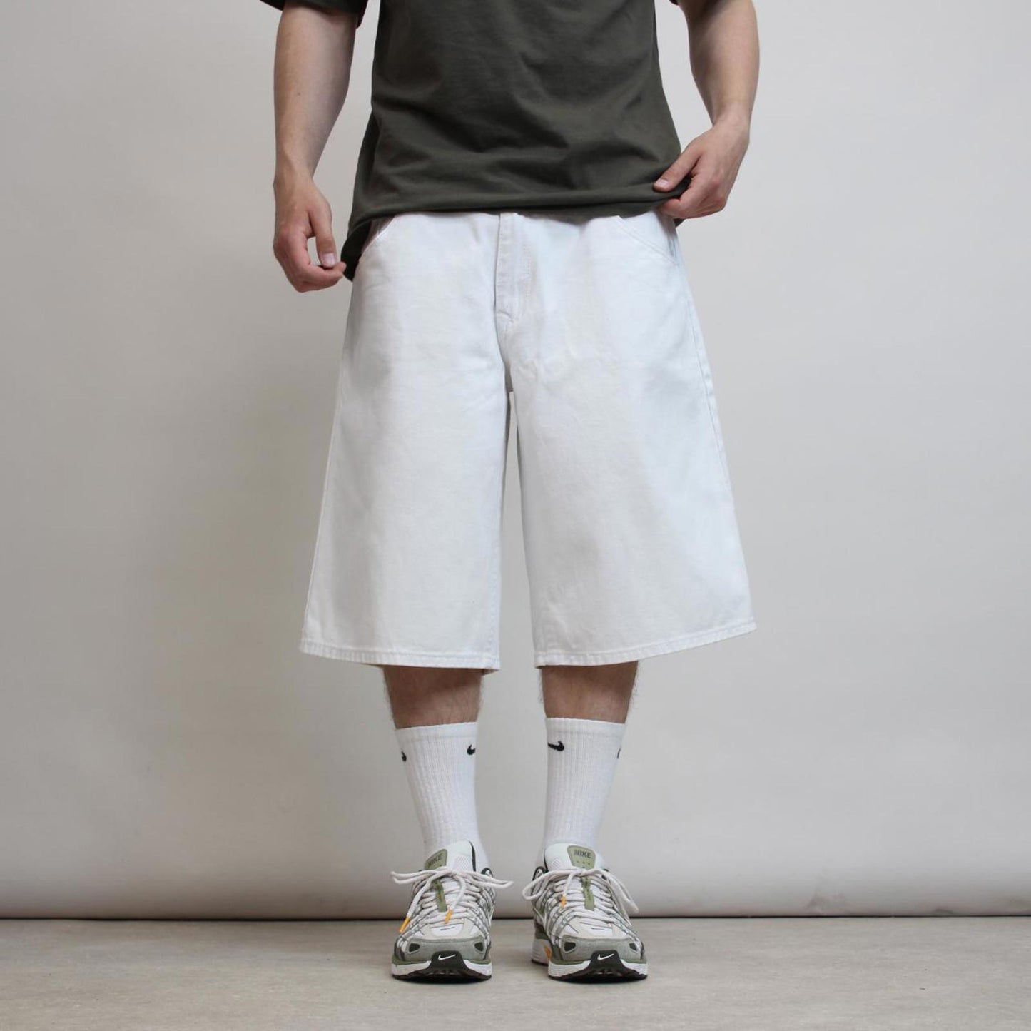 Baggy Enyce denim shorts W38 long wide leg skater style pocket flaps embroidered design