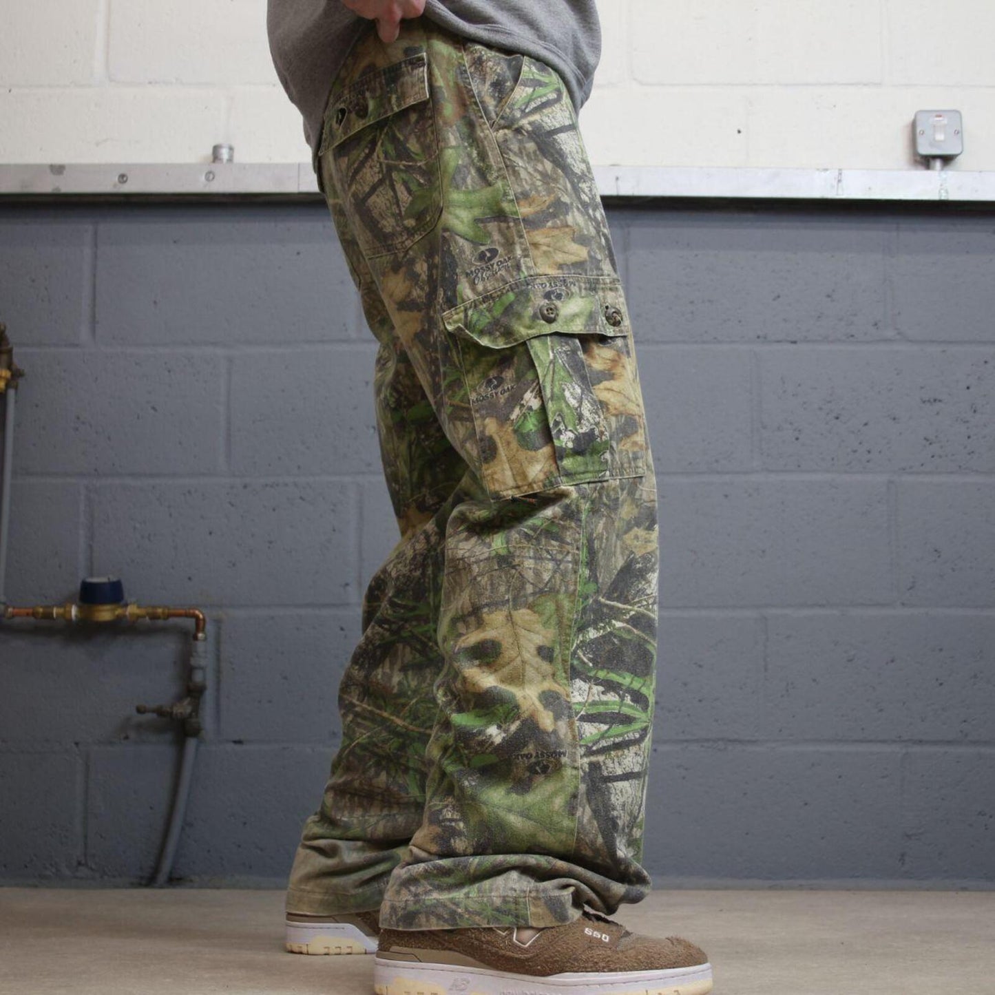 Mossy Oaky camo cargo pants faded green Loose floaty realtree hunting camouflage trousers