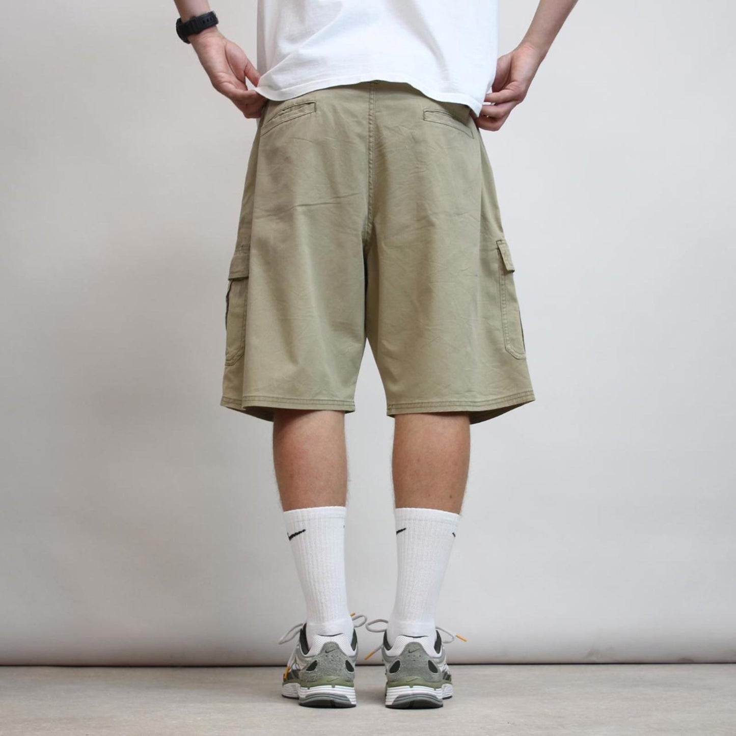 Mens baggy Wrangler cargo shorts W42