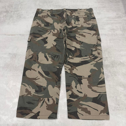 Camo Wrangler cargo pants W40L24.5 khaki forest camouflage relaxed straight y2k style cargo trousers