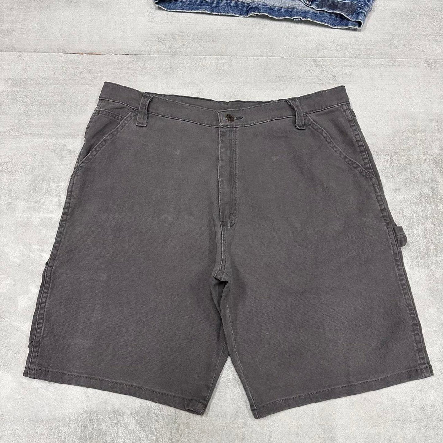 Mens baggy Wrangler carpenter jorts W38