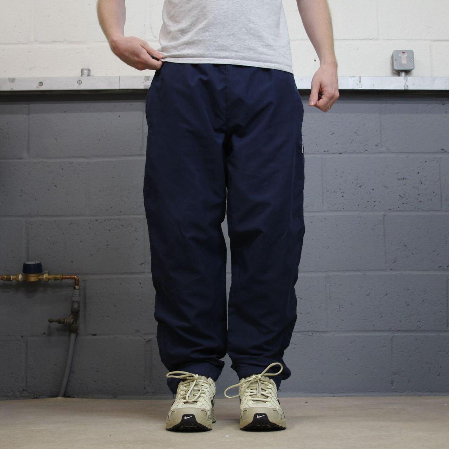 Vintage Reebok tracksuit bottoms loose navy Floaty embroidered mesh lined track pants