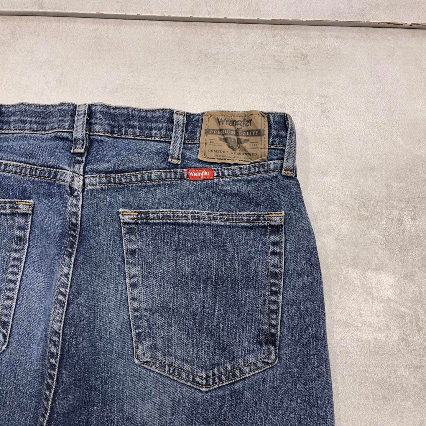 Loose Wrangler jorts W34