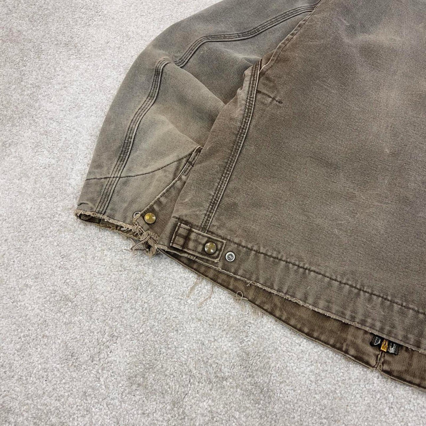 Vintage Carhartt Detroit jacket brown technical boxy cropped fit chore coat checkered blanket lining