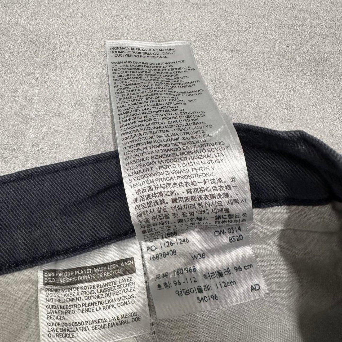 Mens Levi’s shorts W38