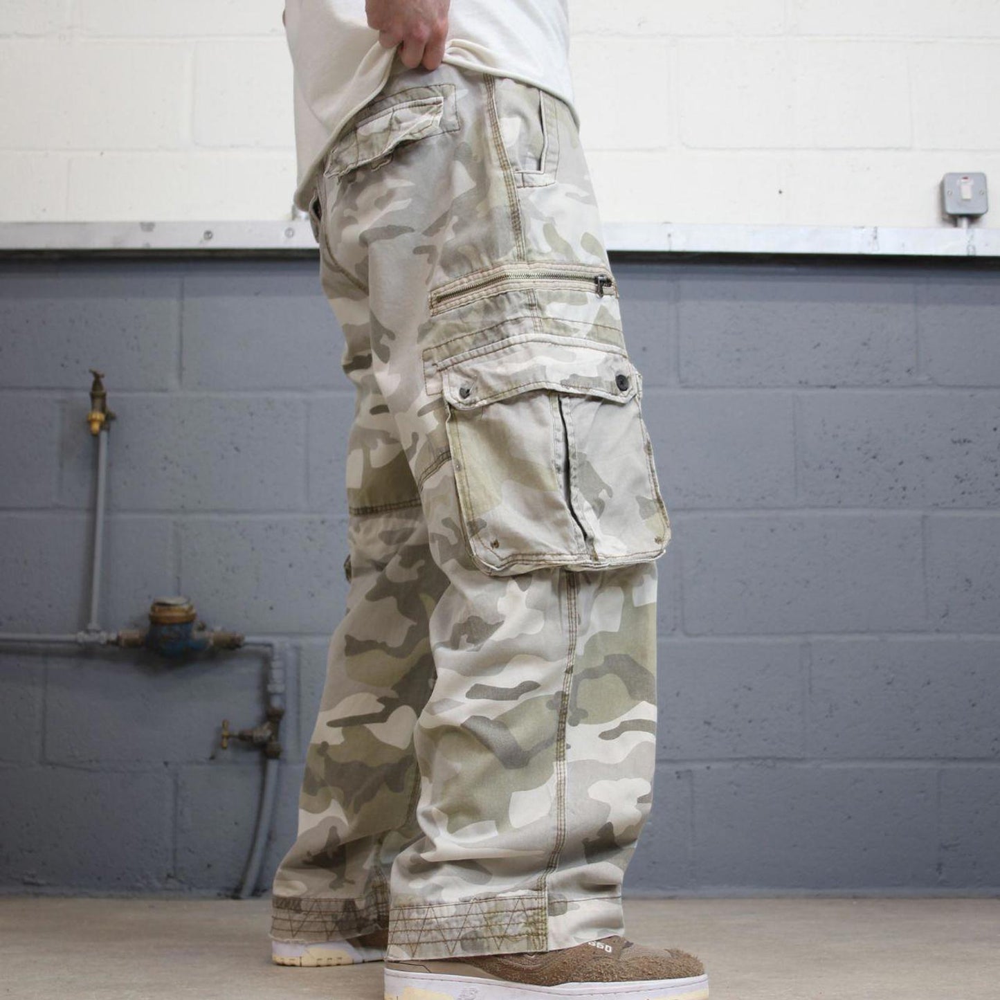 Baggy camo No Boundaries cargo pants W36L28 khaki grey camouflage loose y2k style cargos utility