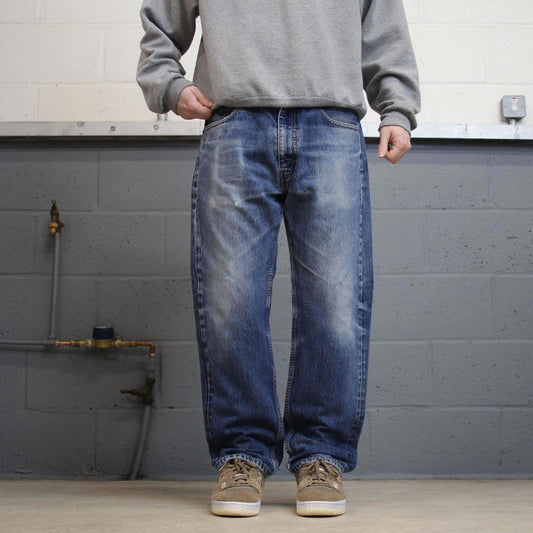 Vintage y2k Levis 505 jeans blue Casual style 5 pocket straight leg denim pants