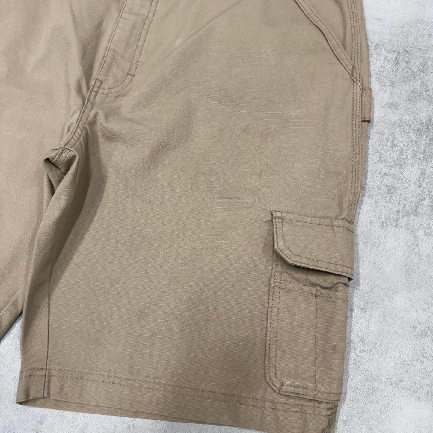 Beige baggy Dickies cargo shorts W40