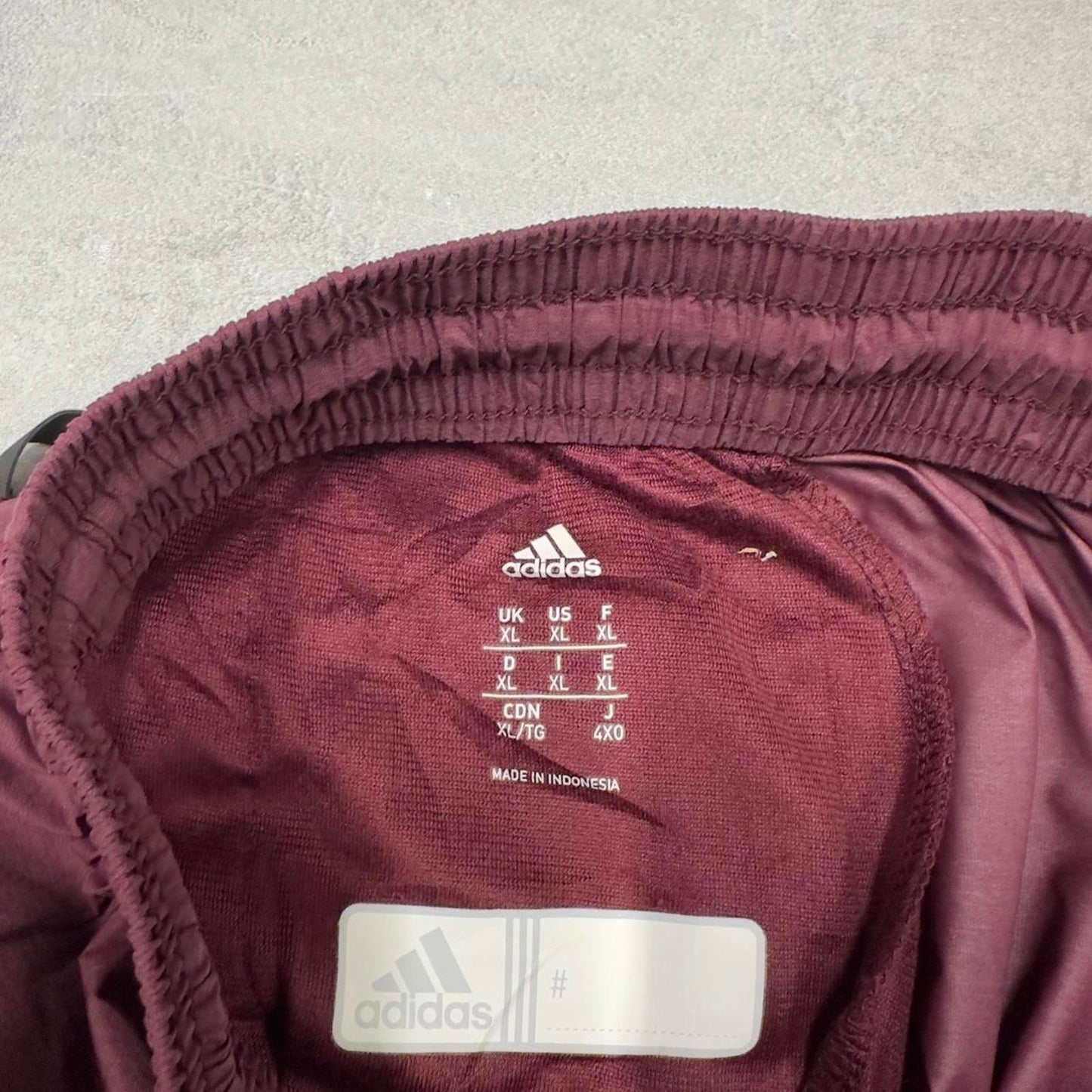 Baggy Adidas Trackies XL maroon loose floaty leg tracksuit bottoms