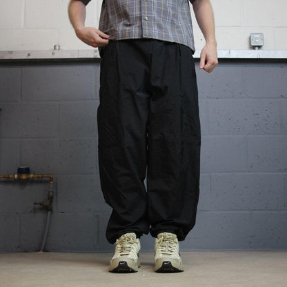 Y2K Nike pleated tracksuit bottoms black Medium drawstring swoosh logo track pants