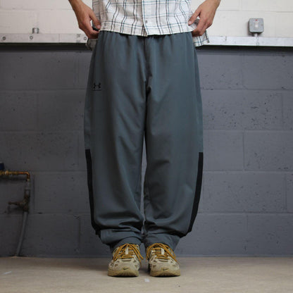 Y2K Under Armour tracksuit bottoms grey Loose lightweight floaty track pants