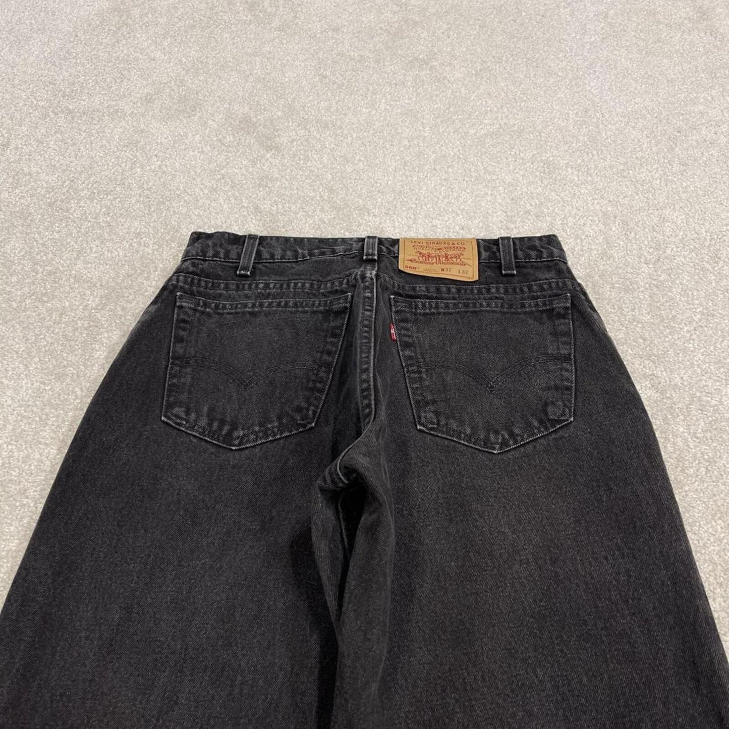 Vintage Levi's 560 jeans loose fit tapered leg black USA made 100% cotton denim pants red tab logo