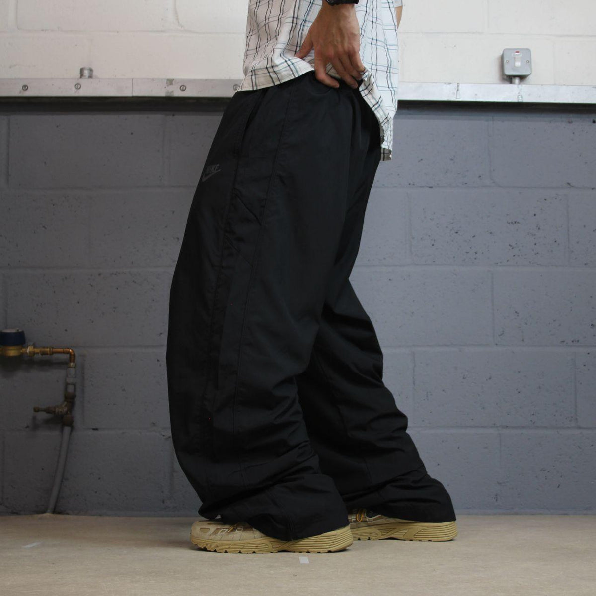 Y2K Nike baggy tracksuit bottoms black wide leg XXL lined casual swoosh logo track pants
