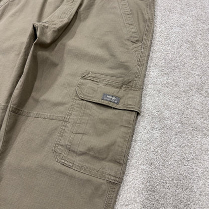 Wrangler cargo pants y2k khaki W32L30 Straight leg relaxed skater work pants