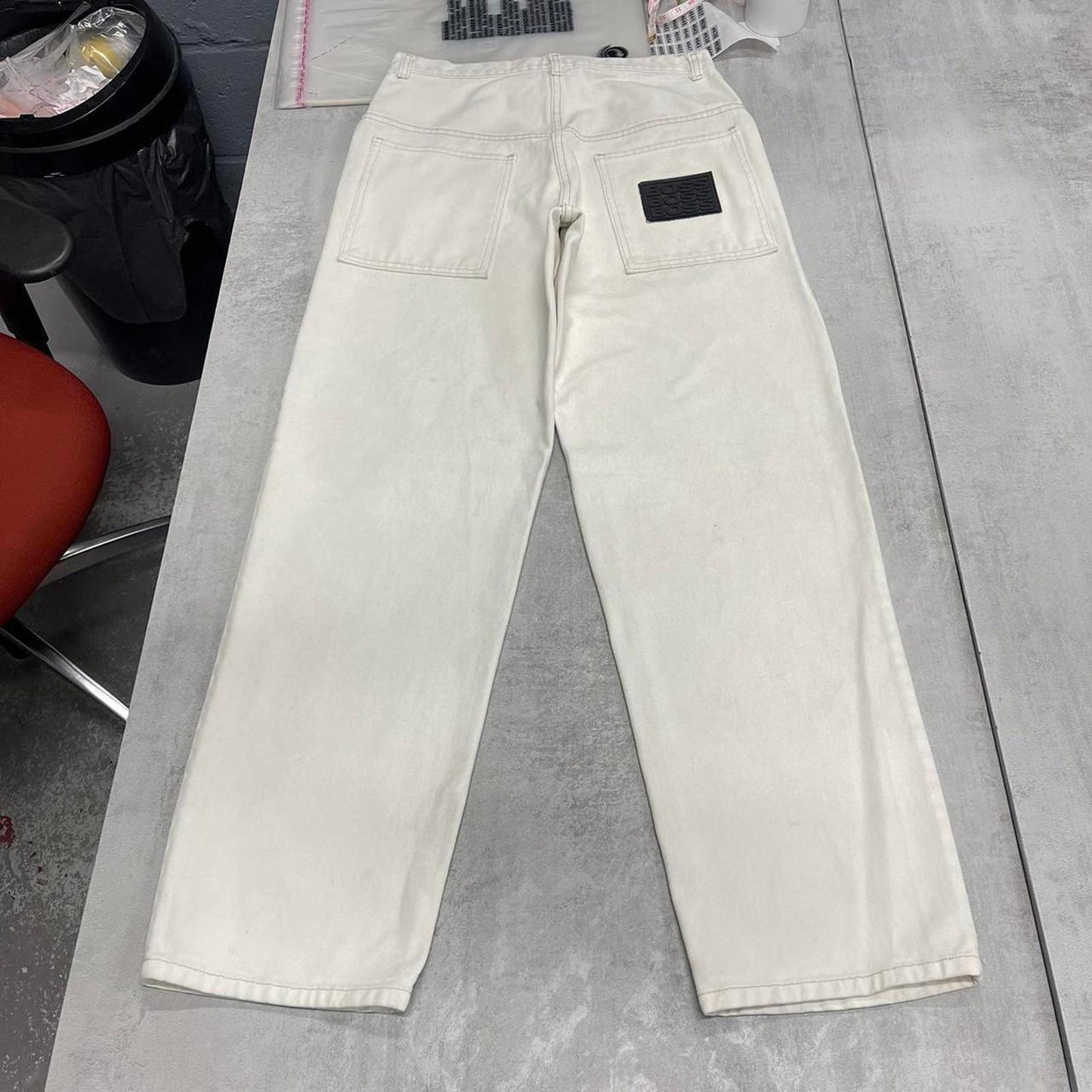 White vintage BOSS jeans W32 L33