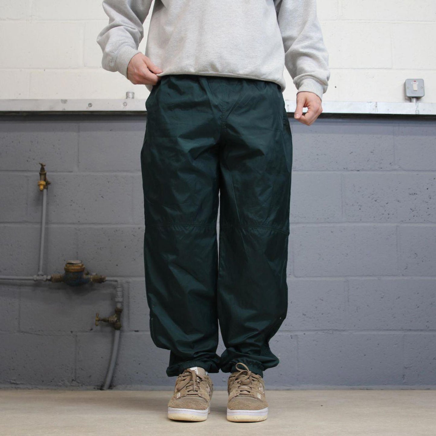Green vintage Nike trackies Large loose y2k floaty leg joggers embroidered Swoosh logo shell suit