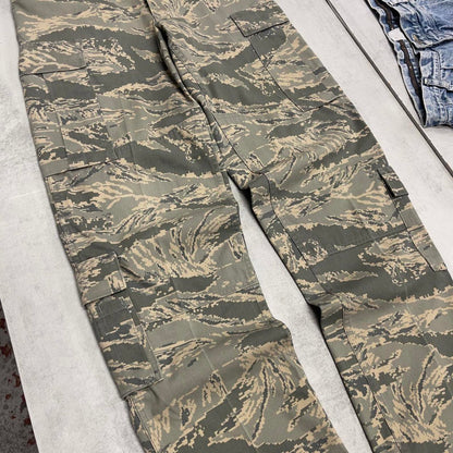 US Air Force cargo pants W30L36 baggy green digital camouflage trousers double knee utility