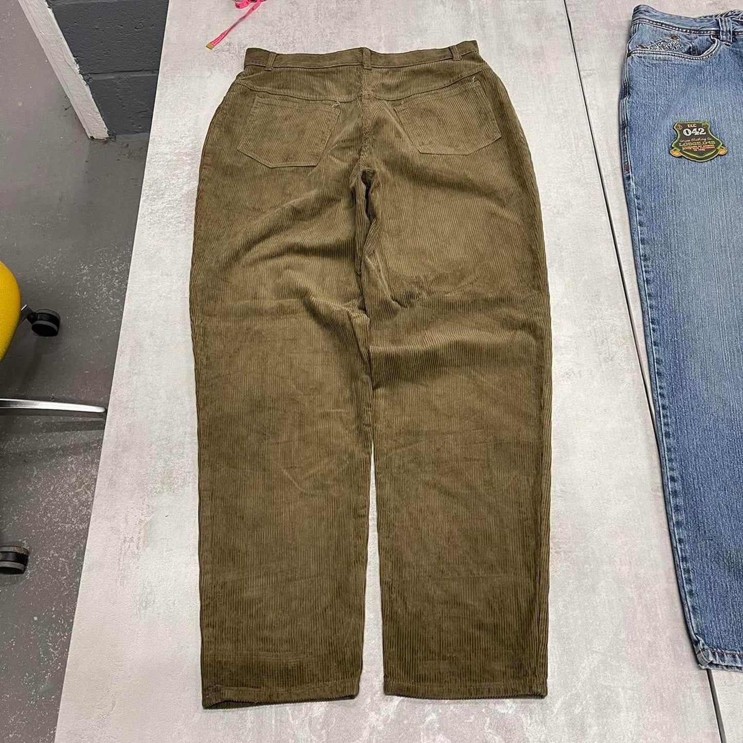 Khaki jumbo Corduroy trousers W32L31