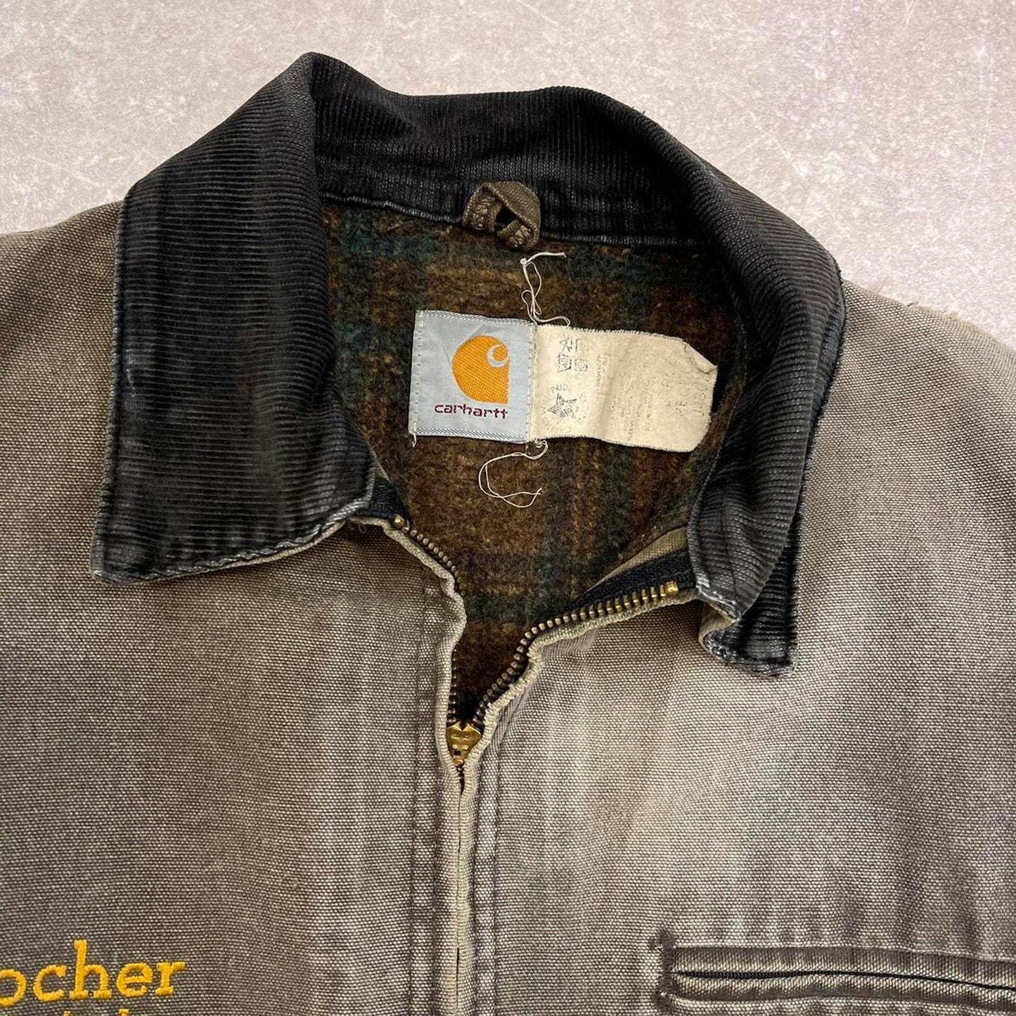 Vintage brown Carhartt Detroit jacket L J43 CHT blanket lined boxy cropped fit