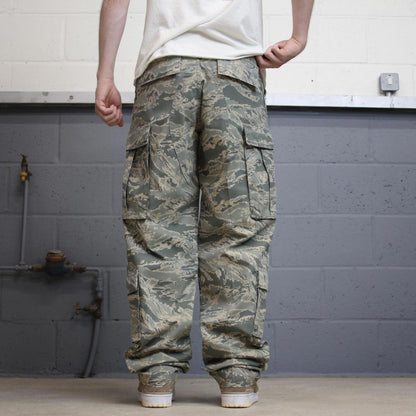 US Air Force cargo pants W30L36 baggy green digital camouflage trousers double knee utility
