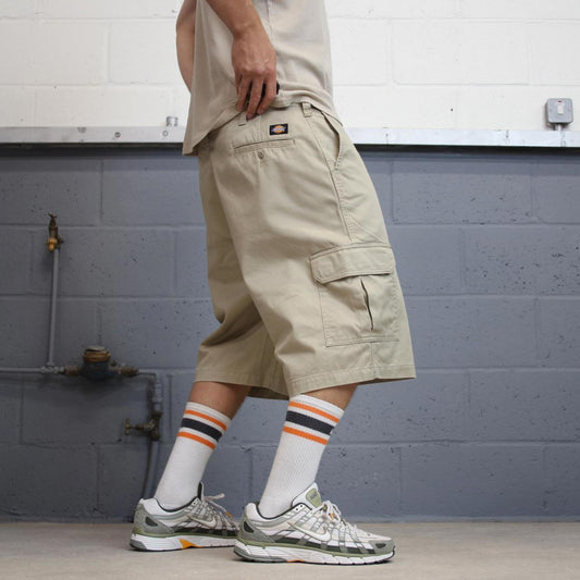 Baggy khaki Dickies cargo shorts W38