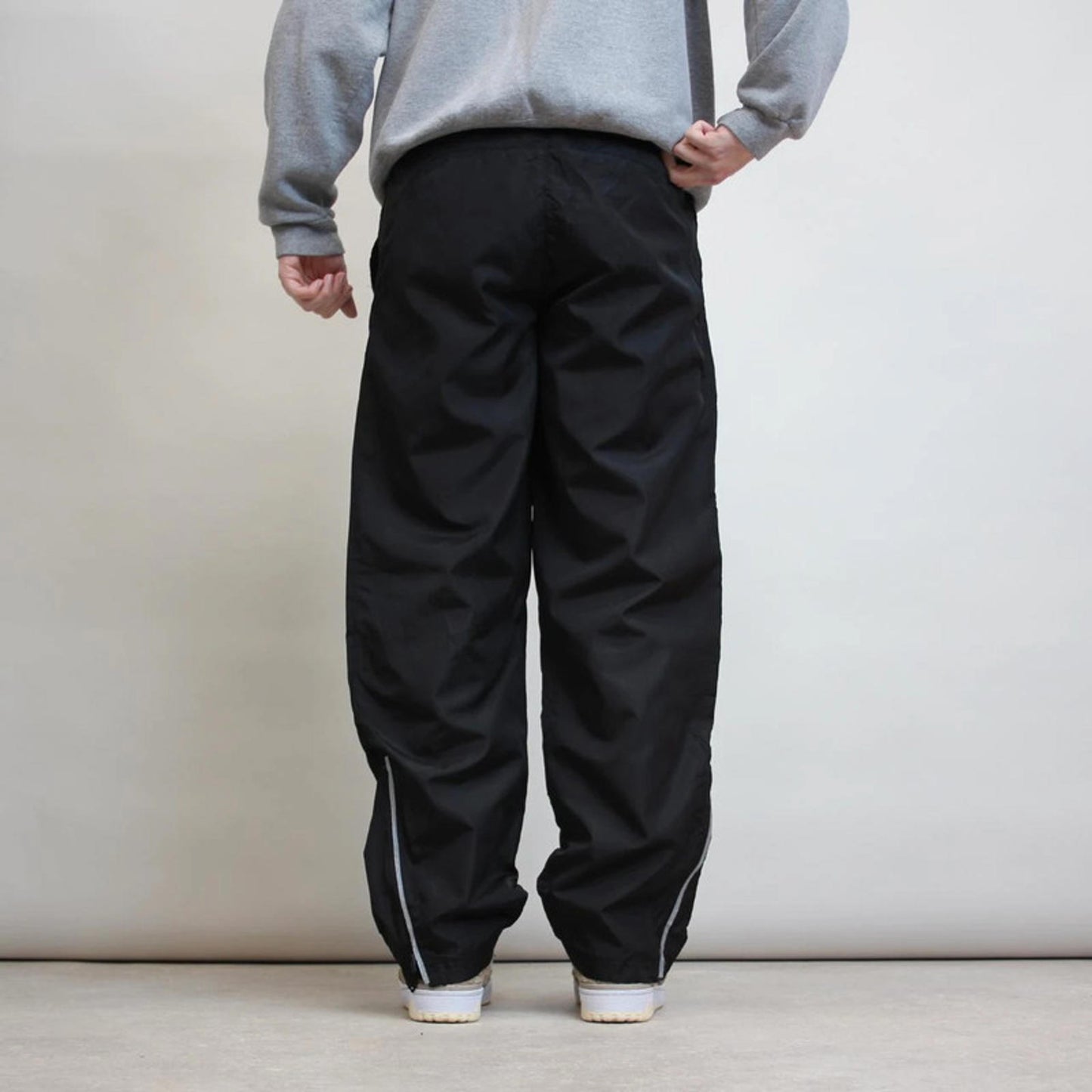 Black Starter tracksuit bottoms M Loose y2k shell suit trackies print logo