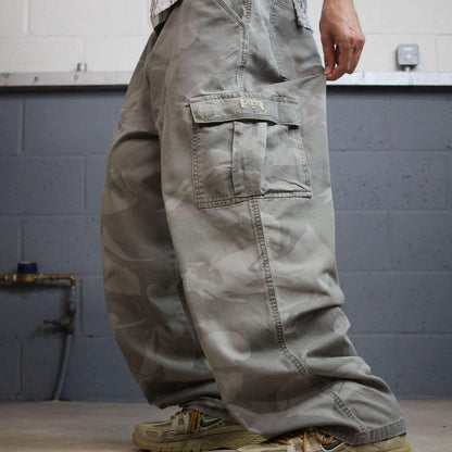 Wrangler baggy camo cargo pants y2k grey W40L30 wide leg Loose camouflage skater work pants