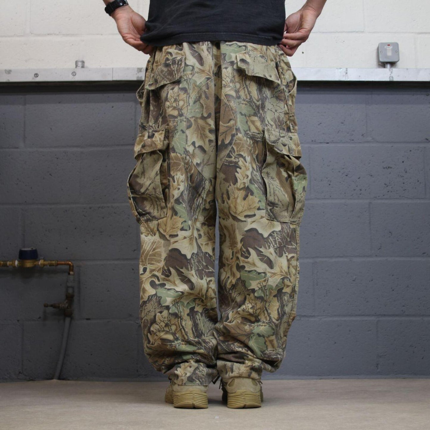 Vintage camo cargo pants combat khaki Loose leg floaty tree camouflage Y2K style trousers