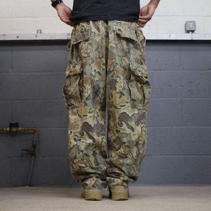 Vintage camo cargo pants combat khaki Loose leg floaty tree camouflage Y2K style trousers