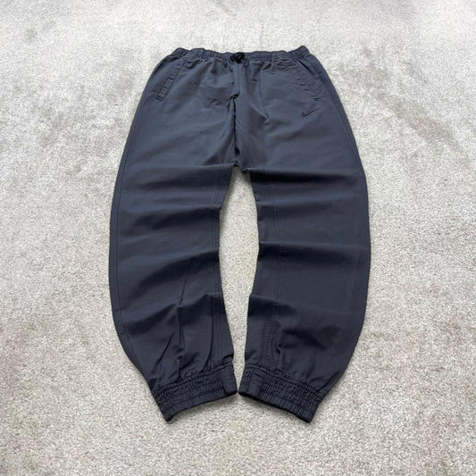 Dark Grey Nike trackies Medium y2k style joggers embroidered Swoosh logo track pants