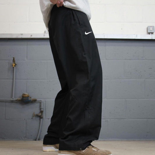 Baggy Nike Trackies L black y2k 00s style loose wide leg joggers embroidered swoosh logo